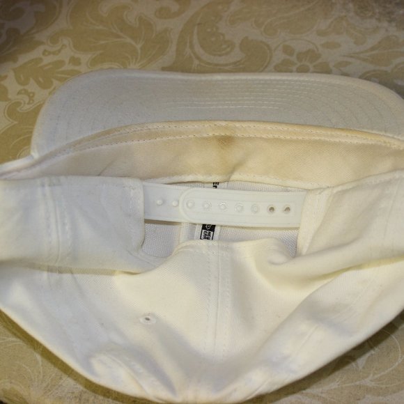"NEW ERA" WHITE ZUMIEZ COUCH TOUR SNAPBACK CAP - Picture 2 of 4